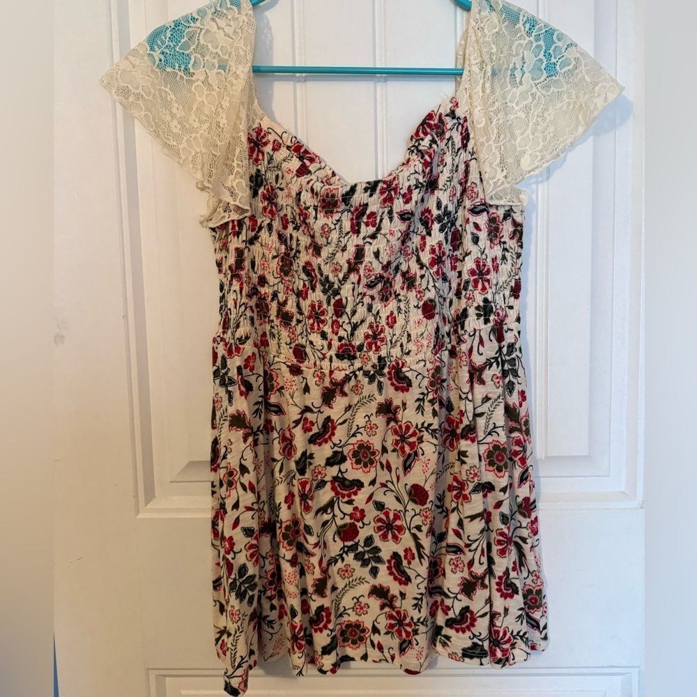 Torrid Floral Smocked Neck Top - size 00